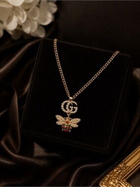 Pearl Bee GG Pendant Necklace - Gold